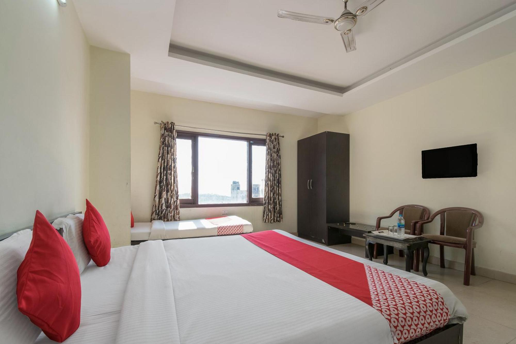קטרה Oyo Hotel Triund Regency מראה חיצוני תמונה