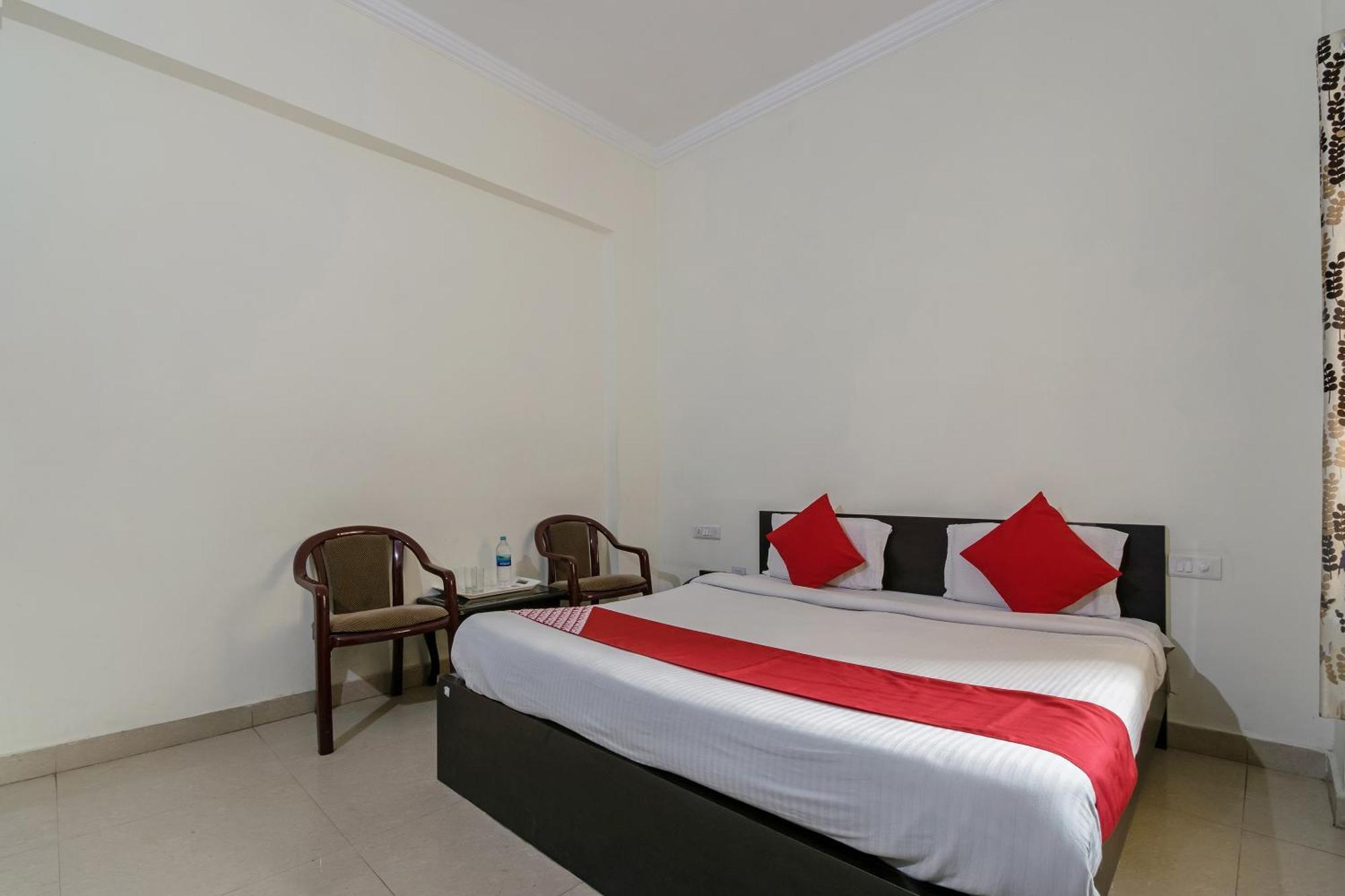 קטרה Oyo Hotel Triund Regency מראה חיצוני תמונה