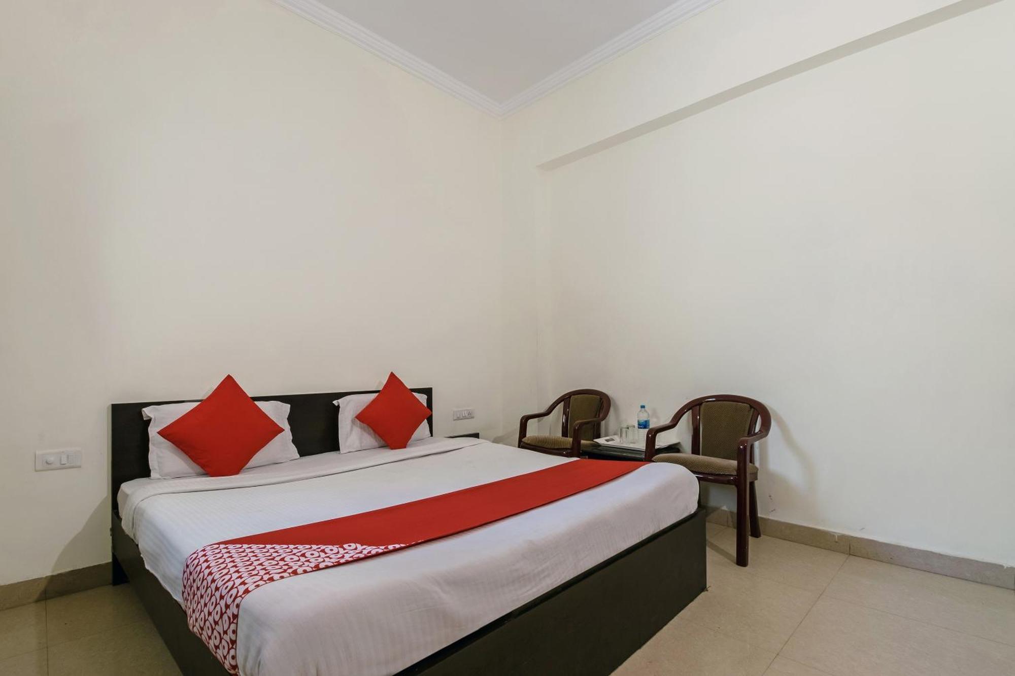 קטרה Oyo Hotel Triund Regency מראה חיצוני תמונה