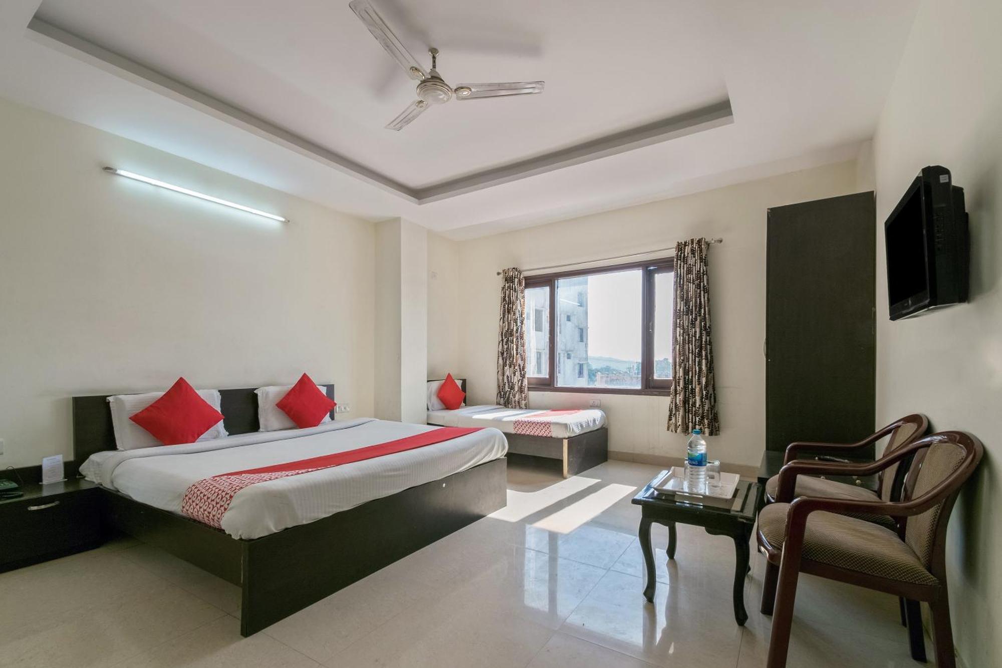 קטרה Oyo Hotel Triund Regency מראה חיצוני תמונה