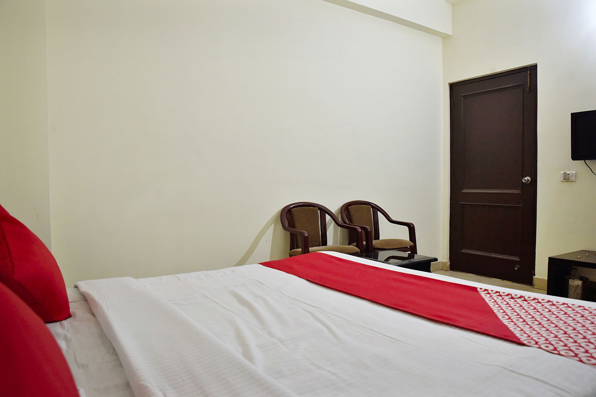 קטרה Oyo Hotel Triund Regency מראה חיצוני תמונה
