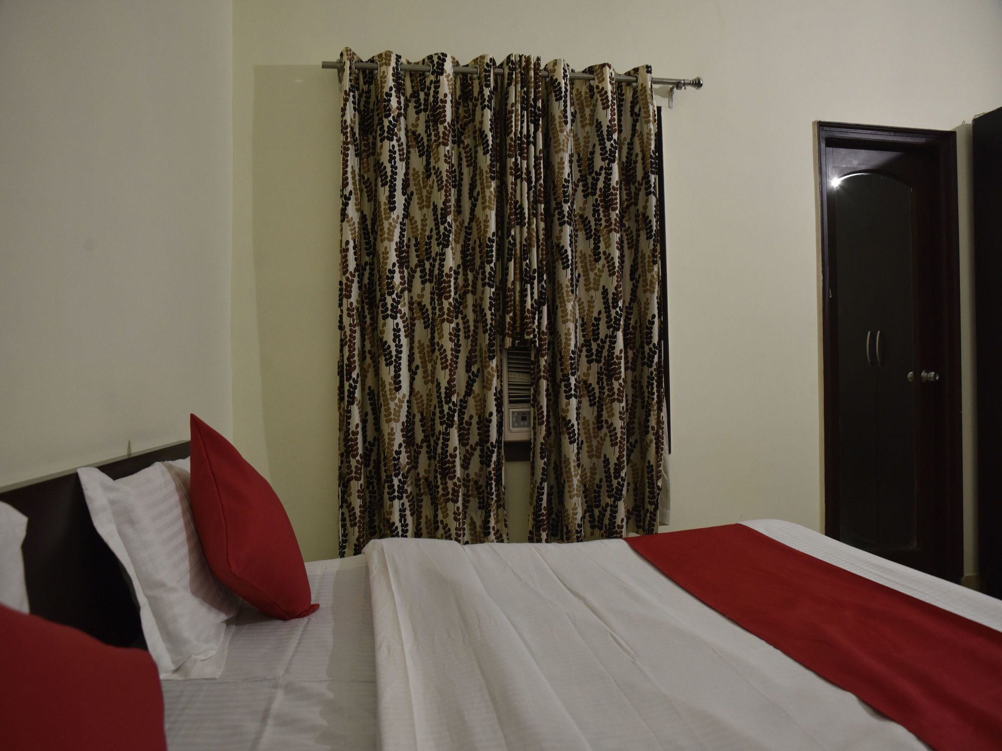 קטרה Oyo Hotel Triund Regency מראה חיצוני תמונה